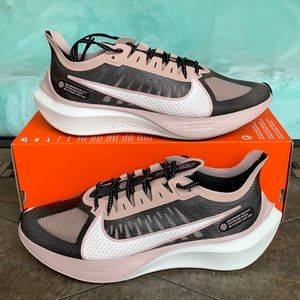 NIKE WMNS ZOOM GRAVITY